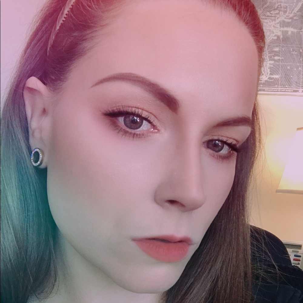 Meet your Posher, Ashley